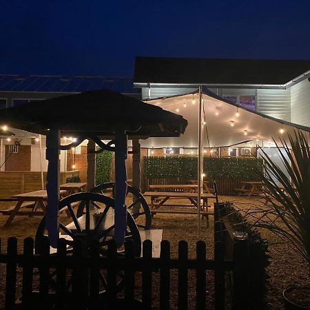 The Riverside Inn Saltford Экстерьер фото
