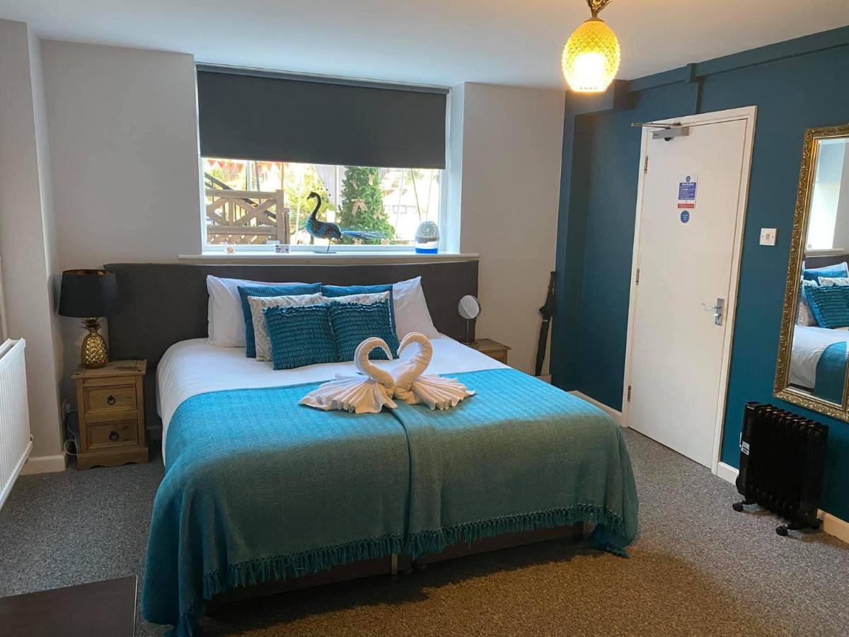 The Riverside Inn Saltford Экстерьер фото