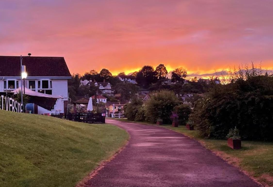 The Riverside Inn Saltford Экстерьер фото