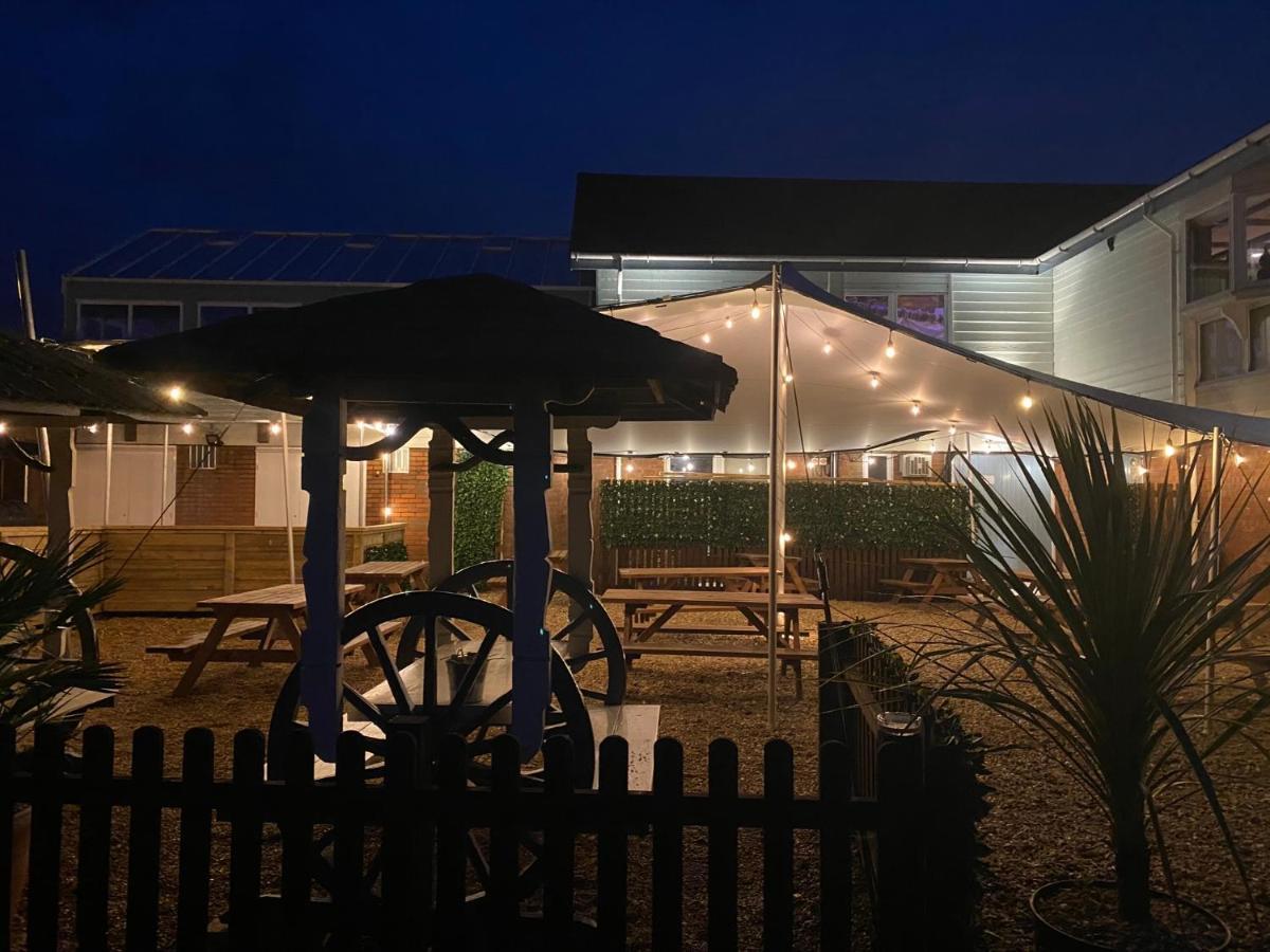 The Riverside Inn Saltford Экстерьер фото