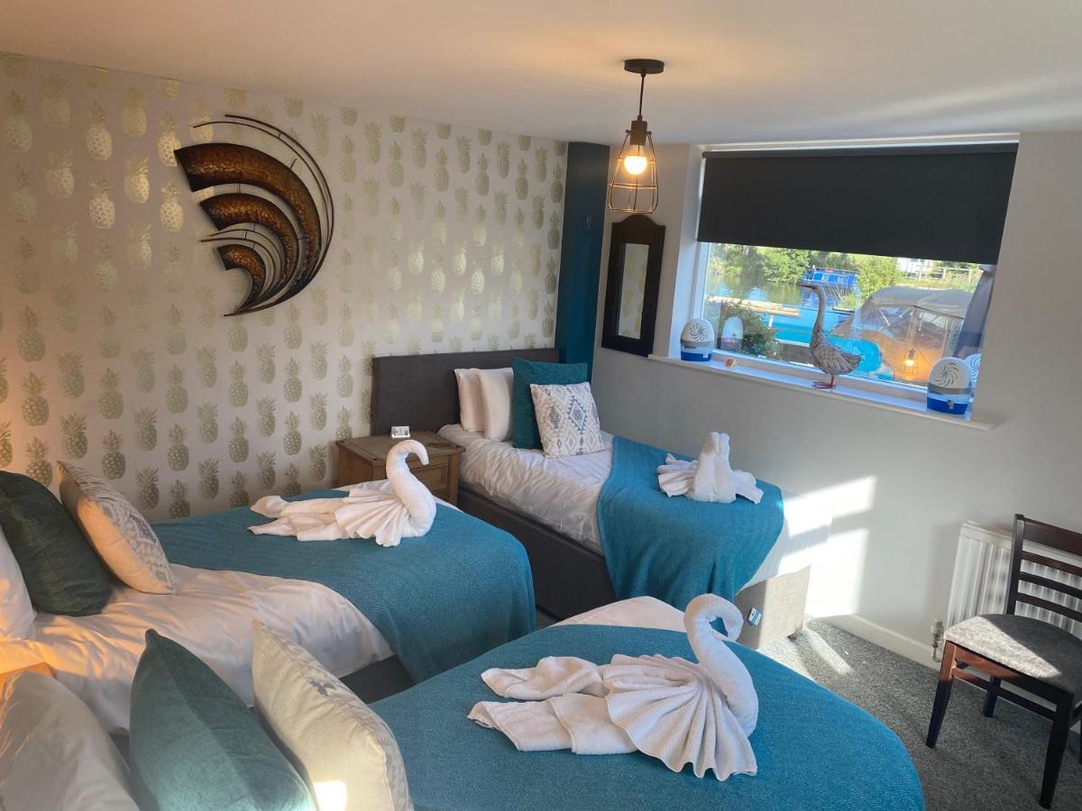The Riverside Inn Saltford Экстерьер фото