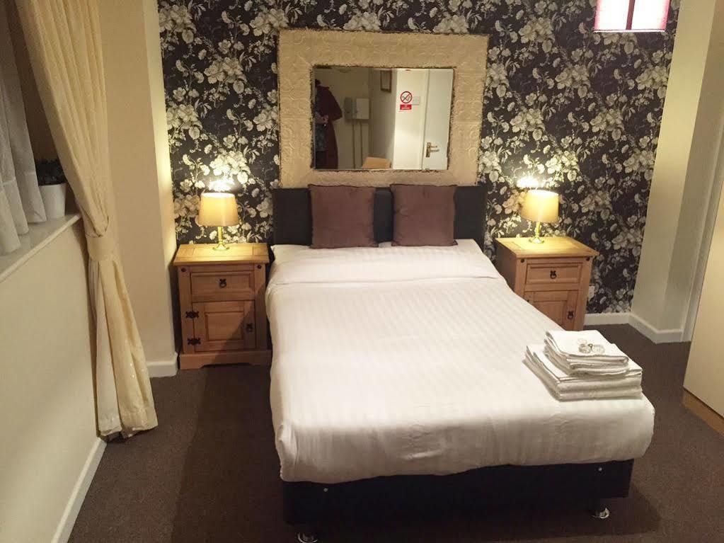 The Riverside Inn Saltford Экстерьер фото