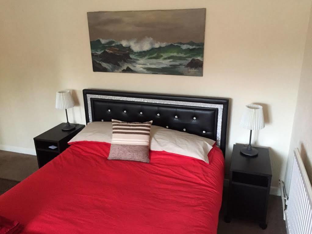 The Riverside Inn Saltford Экстерьер фото